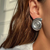 AMELIA Conch Snail Stud